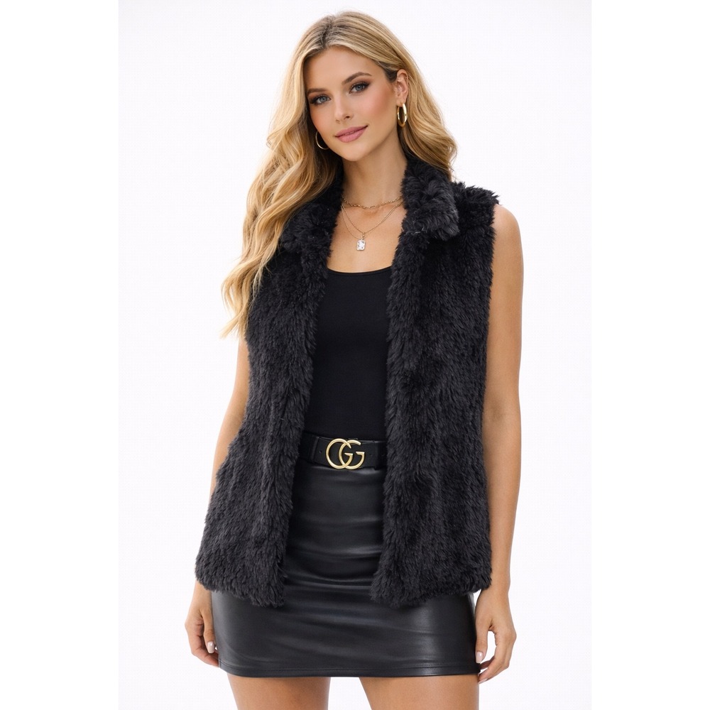 ⭐️ Xhilaration Black Statement Faux Fur Layering Vest M